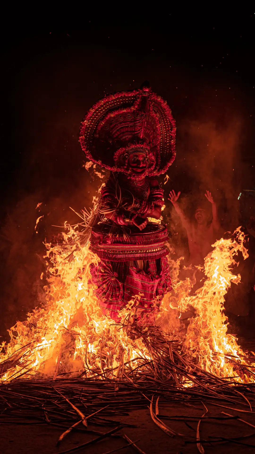 theyyam-fire-dance-photos