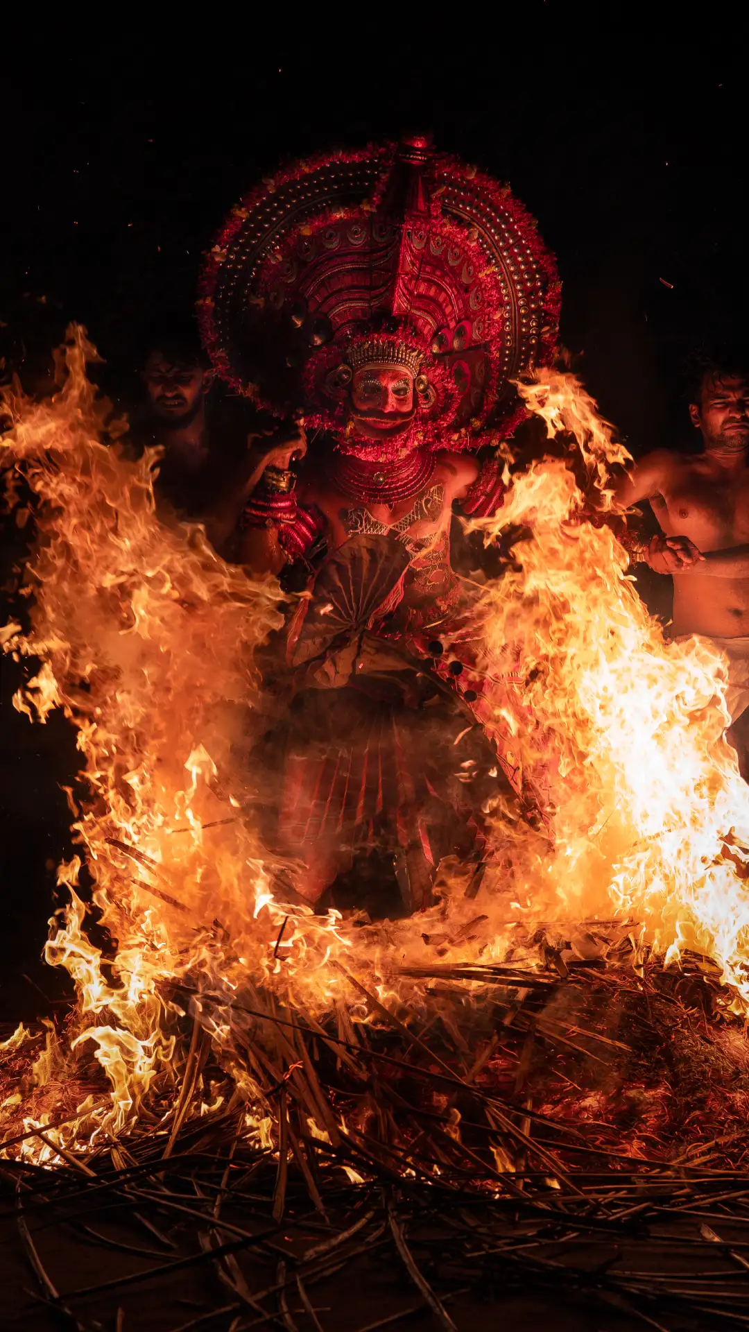 theyyam-fire-dance-snapshots